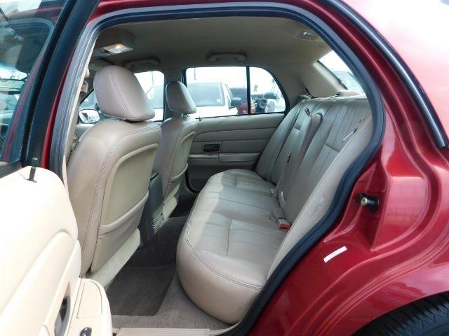 Ford Crown Victoria 4dr Sdn LX 2003