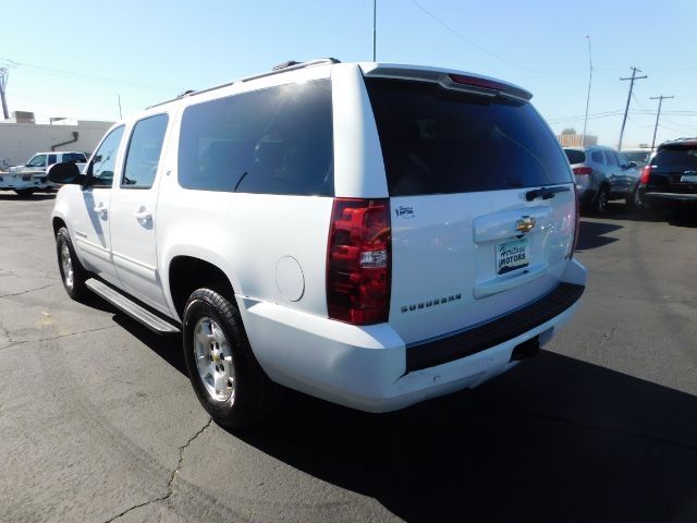 Chevrolet Suburban 4WD 4dr 1500 LT 2010