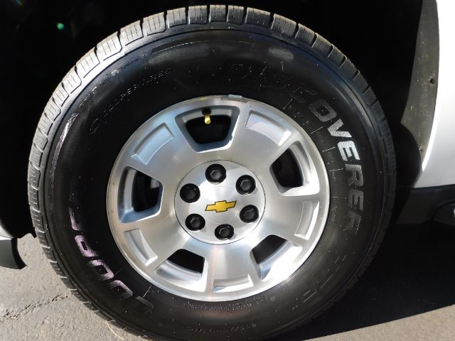 Chevrolet Suburban 4WD 4dr 1500 LT 2010