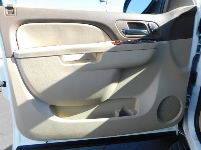 Chevrolet Suburban 4WD 4dr 1500 LT 2010