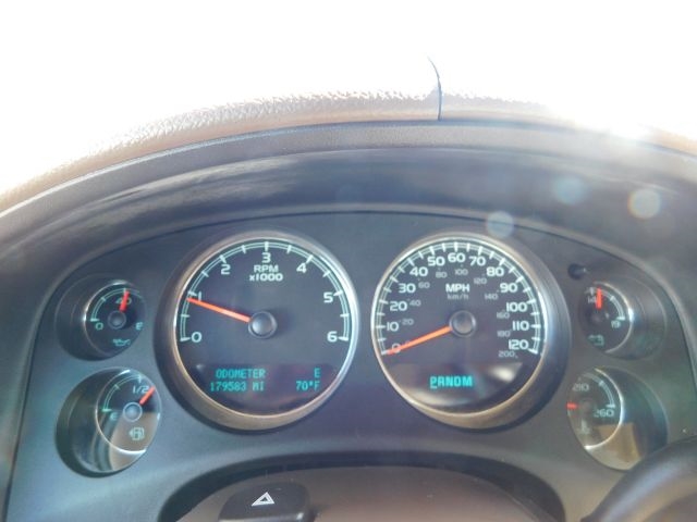 Chevrolet Suburban 4WD 4dr 1500 LT 2010