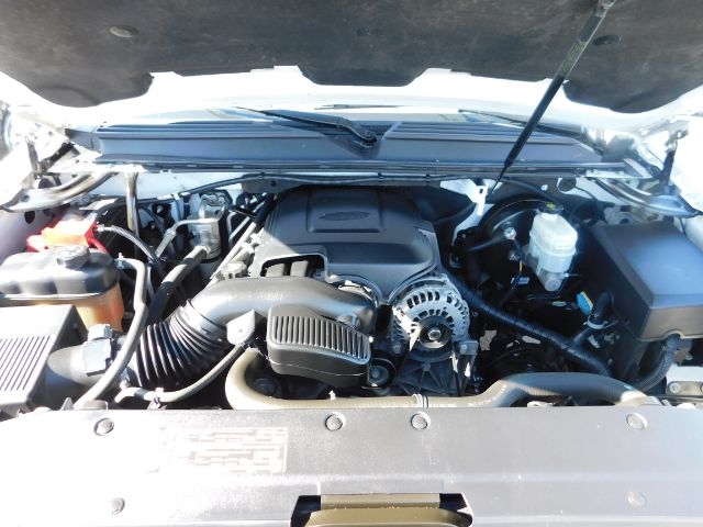 Chevrolet Suburban 4WD 4dr 1500 LT 2010