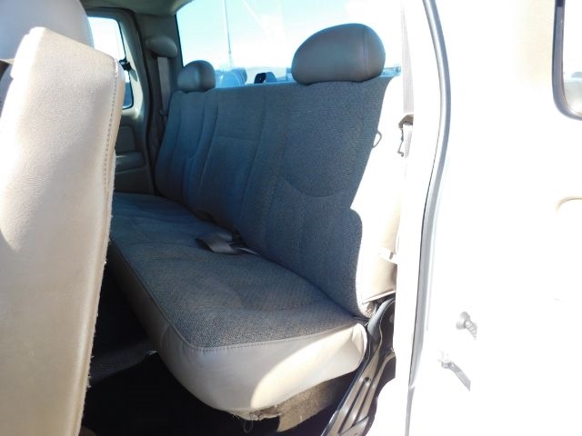 Chevrolet Silverado 1500 Ext Cab 143.5" WB 2004