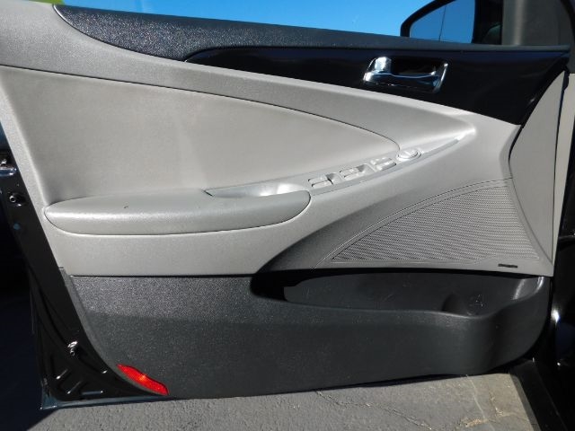 Hyundai Sonata 4dr Sdn 2.4L Auto Ltd 2011