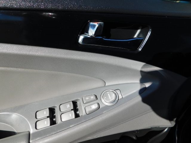 Hyundai Sonata 4dr Sdn 2.4L Auto Ltd 2011