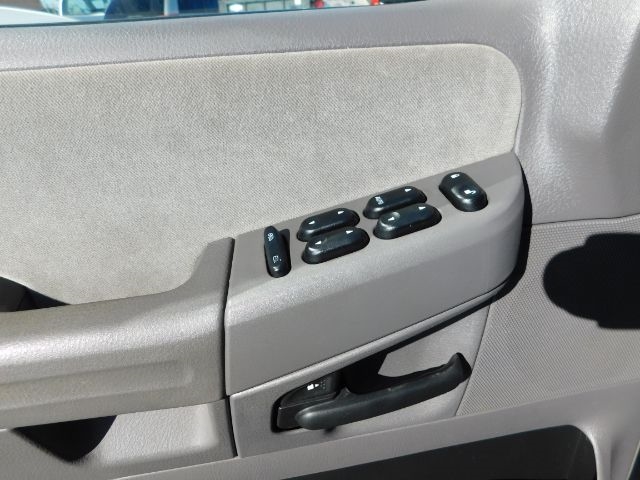 Ford Explorer 4dr 114" WB 4.6L XLT 4WD 2005