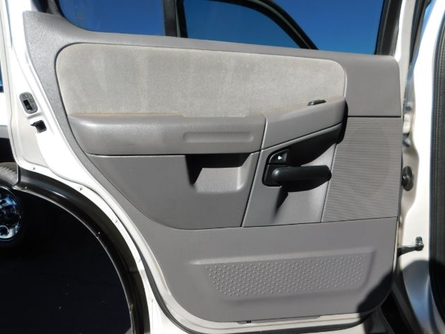 Ford Explorer 4dr 114" WB 4.6L XLT 4WD 2005