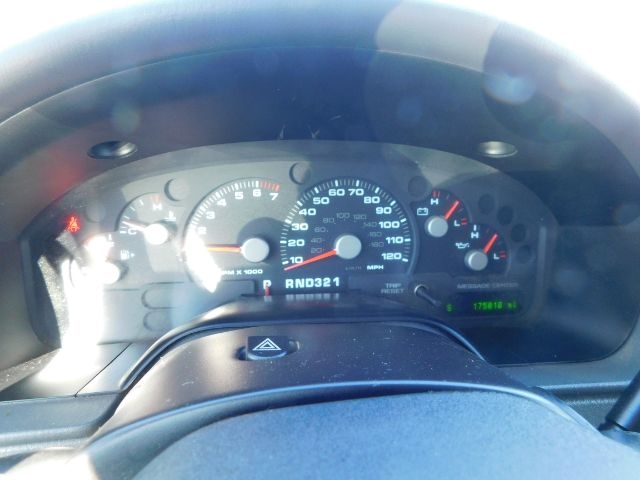 Ford Explorer 4dr 114" WB 4.6L XLT 4WD 2005