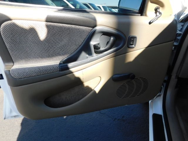 Chevrolet Cavalier 4dr Sdn LS 1996