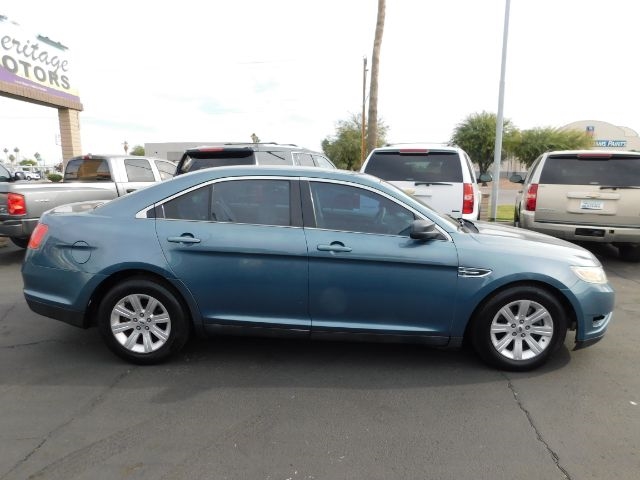 Ford Taurus 4dr Sdn SE FWD 2010