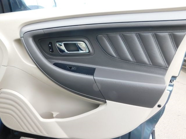 Ford Taurus 4dr Sdn SE FWD 2010