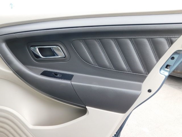 Ford Taurus 4dr Sdn SE FWD 2010