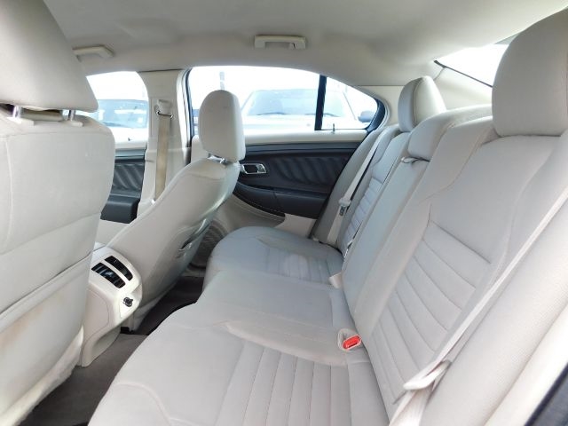 Ford Taurus 4dr Sdn SE FWD 2010