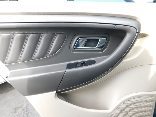 Ford Taurus 4dr Sdn SE FWD 2010