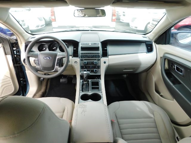 Ford Taurus 4dr Sdn SE FWD 2010