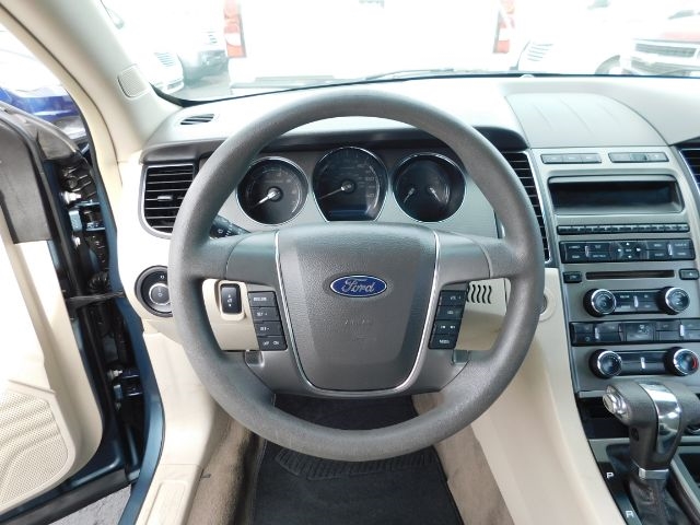 Ford Taurus 4dr Sdn SE FWD 2010