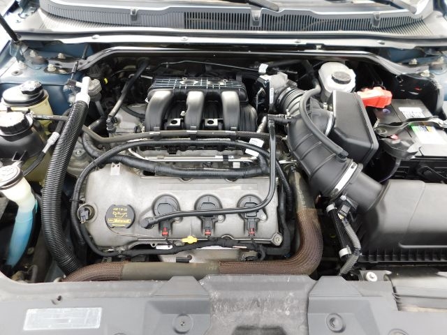 Ford Taurus 4dr Sdn SE FWD 2010