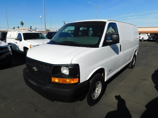 Chevrolet Express Cargo Van 3500 135" WB RWD 2003