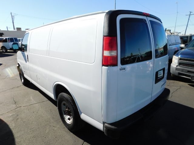 Chevrolet Express Cargo Van 3500 135" WB RWD 2003