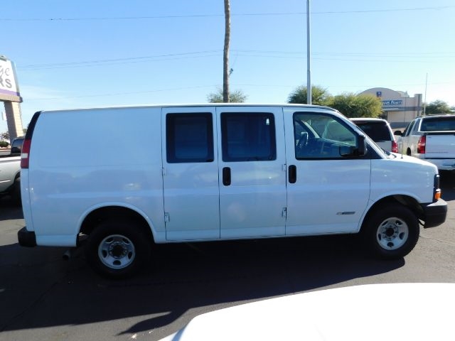 Chevrolet Express Cargo Van 3500 135" WB RWD 2003