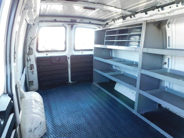 Chevrolet Express Cargo Van 3500 135" WB RWD 2003