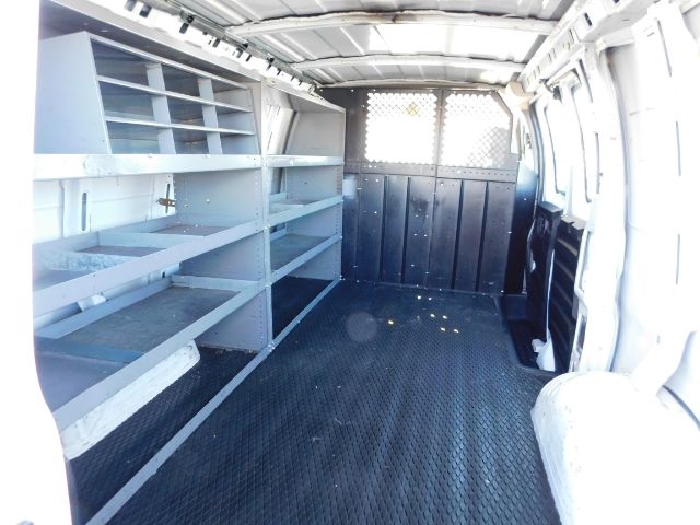 Chevrolet Express Cargo Van 3500 135" WB RWD 2003