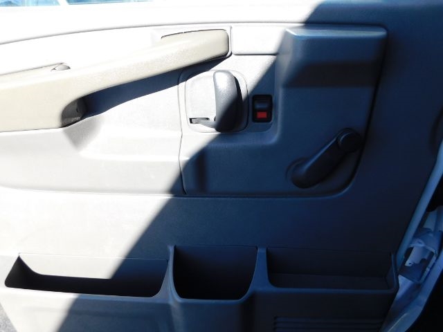 Chevrolet Express Cargo Van 3500 135" WB RWD 2003