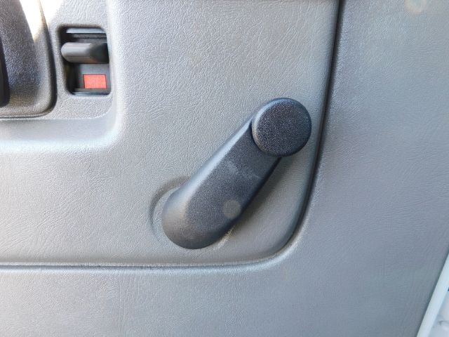 Chevrolet Express Cargo Van 3500 135" WB RWD 2003