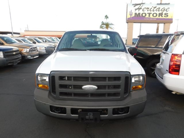 Ford Super Duty F-250 Crew Cab 156" XL 2005