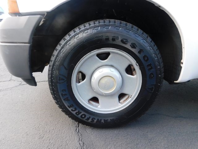 Ford Super Duty F-250 Crew Cab 156" XL 2005