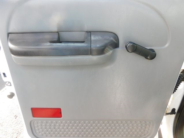 Ford Super Duty F-250 Crew Cab 156" XL 2005