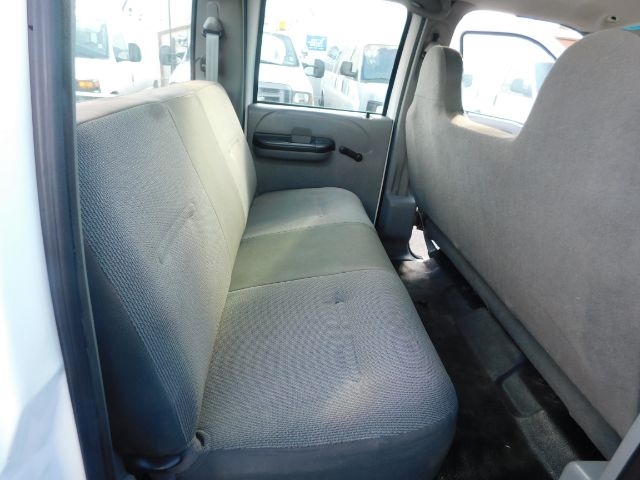 Ford Super Duty F-250 Crew Cab 156" XL 2005