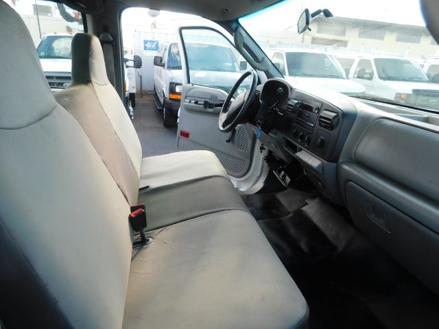 Ford Super Duty F-250 Crew Cab 156" XL 2005