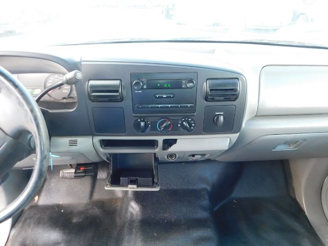 Ford Super Duty F-250 Crew Cab 156" XL 2005