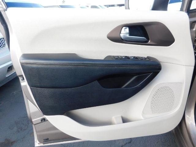 Chrysler Pacifica Touring FWD 2017