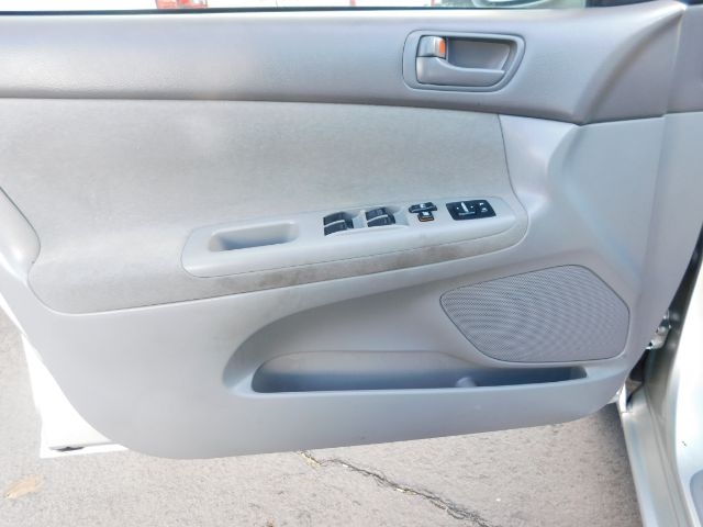 Toyota Camry 4dr Sdn LE Manual (Natl) 2004