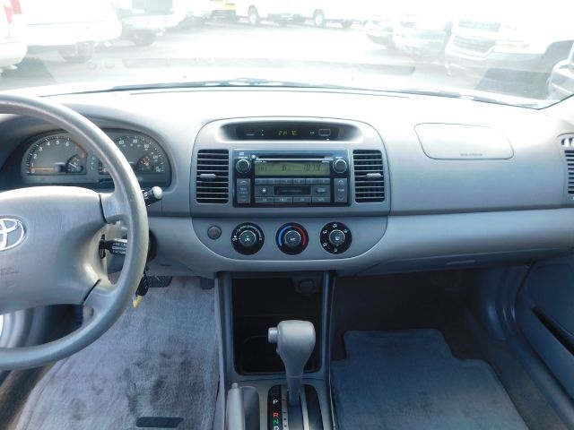 Toyota Camry 4dr Sdn LE Manual (Natl) 2004
