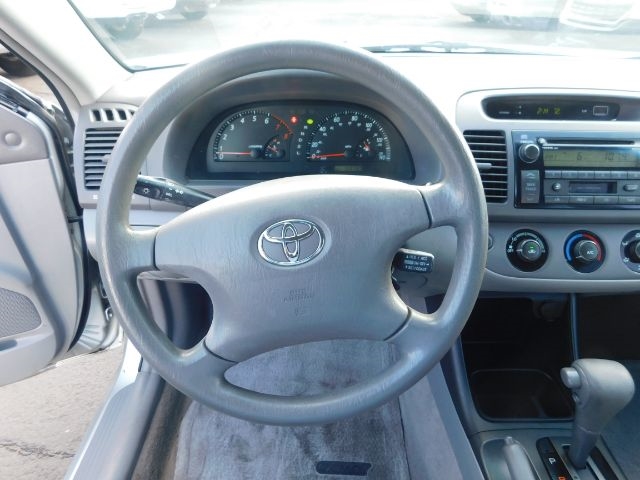 Toyota Camry 4dr Sdn LE Manual (Natl) 2004