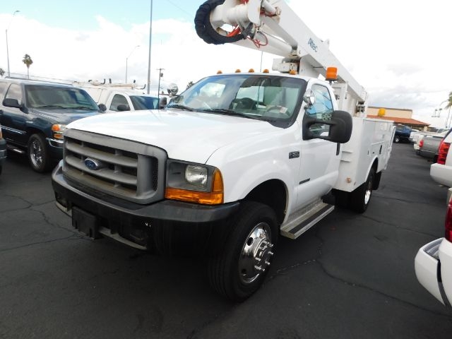 Ford Super Duty F-550 Reg Cab 141" WB XL 1999