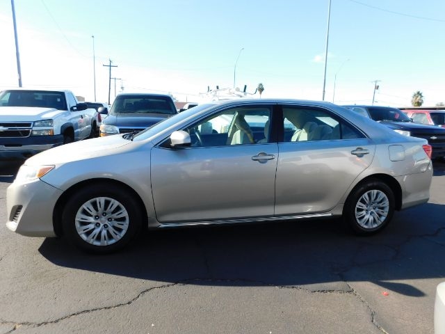 Toyota Camry 4dr Sdn I4 Auto XLE (Natl) 2013