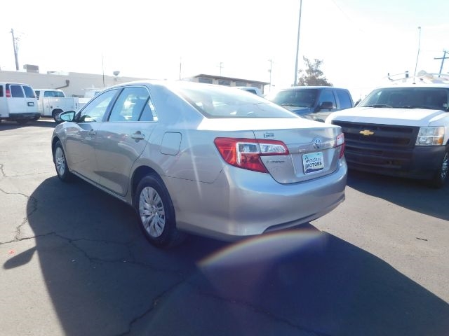 Toyota Camry 4dr Sdn I4 Auto XLE (Natl) 2013