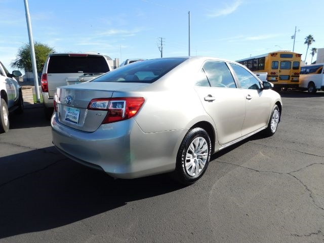 Toyota Camry 4dr Sdn I4 Auto XLE (Natl) 2013