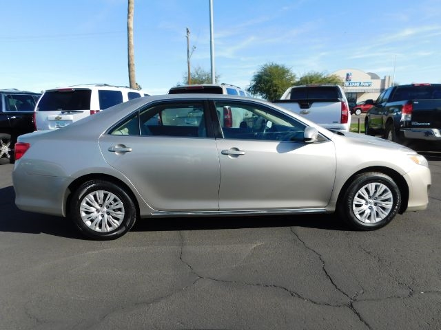 Toyota Camry 4dr Sdn I4 Auto XLE (Natl) 2013