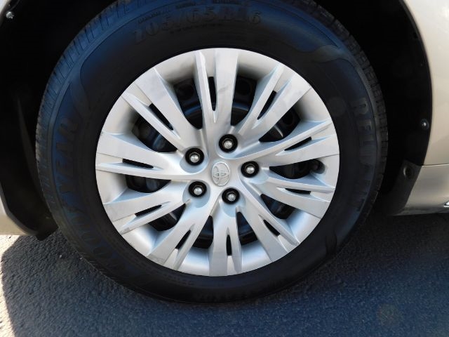 Toyota Camry 4dr Sdn I4 Auto XLE (Natl) 2013