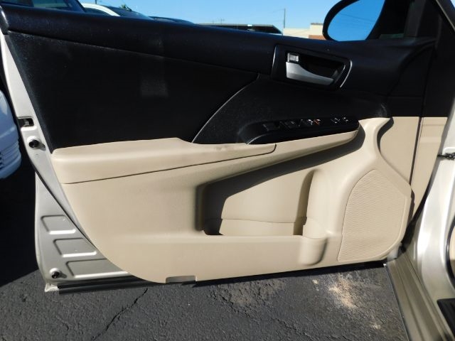 Toyota Camry 4dr Sdn I4 Auto XLE (Natl) 2013