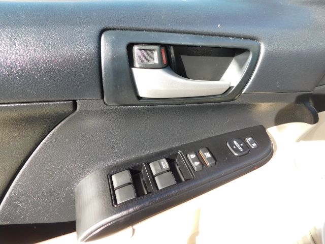 Toyota Camry 4dr Sdn I4 Auto XLE (Natl) 2013