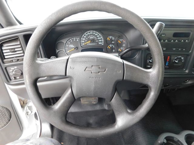 Chevrolet Silverado 1500 Reg Cab 119.0" WB 2WD Work Truck 2006