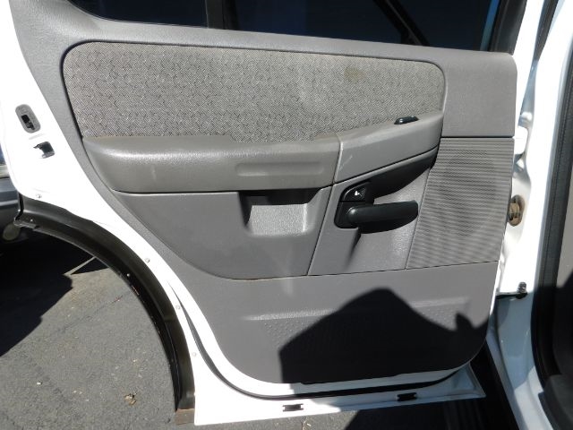 Ford Explorer 4dr 114" WB 4.0L XLS 2004