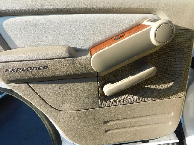 Ford Explorer 4WD 4dr V6 Eddie Bauer 2008