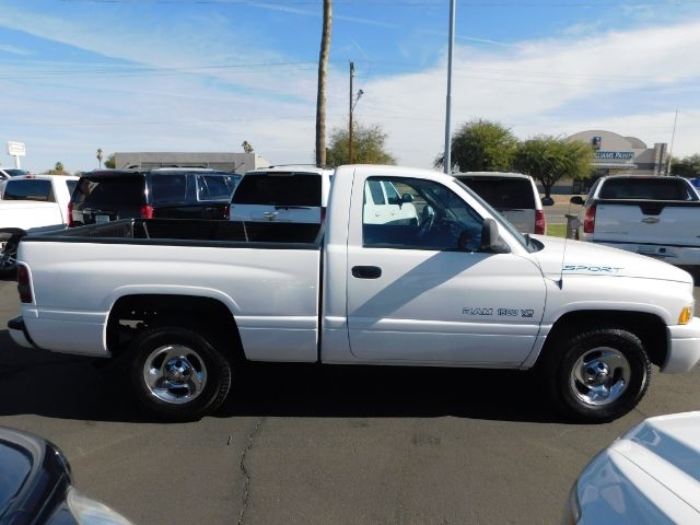 Dodge Ram 1500 2dr Reg Cab 119" WB 1999